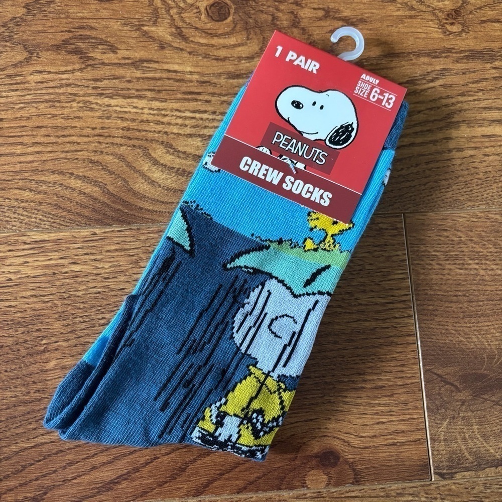 Peanuts Charlie Brown & Woodstock raining Crew Socks